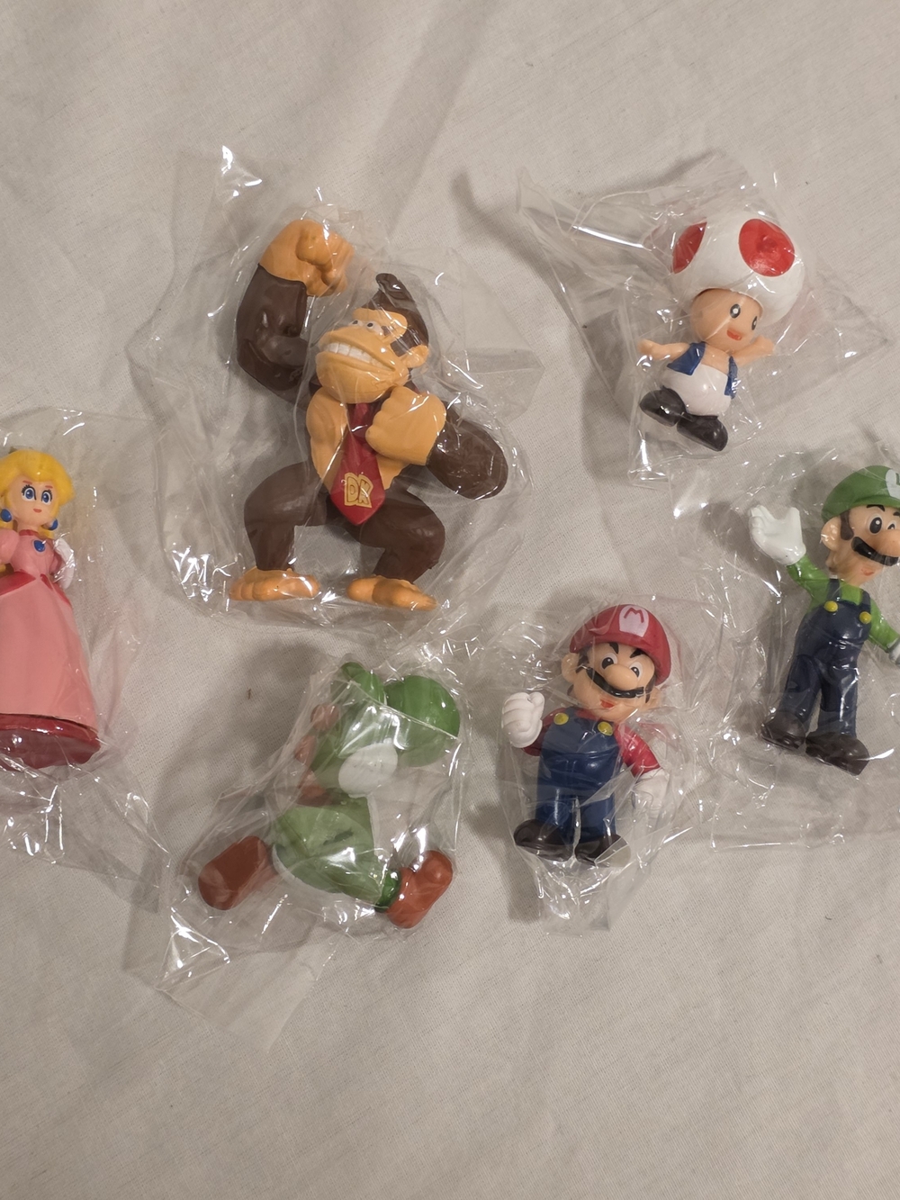 Super Mario Bros 2" Mini Figures Lot of 6 New Sealed Cake Toppers Yoshi Peach DK